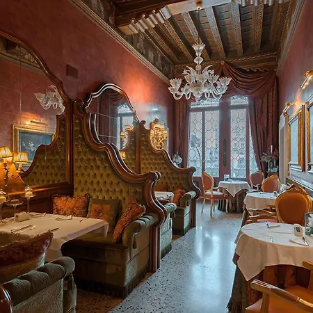 Hotel Al Ponte Antico 4*