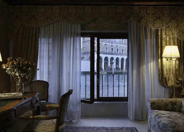 Hotel Al Ponte Antico 4*