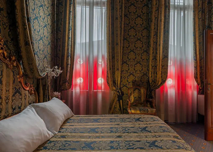 Hotel Al Ponte Antico 4*