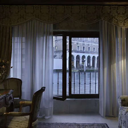 Hotel Al Ponte Antico 4*